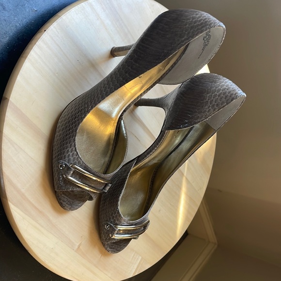 Anne Klein champagne snakeskin open toed high heels. Size 9